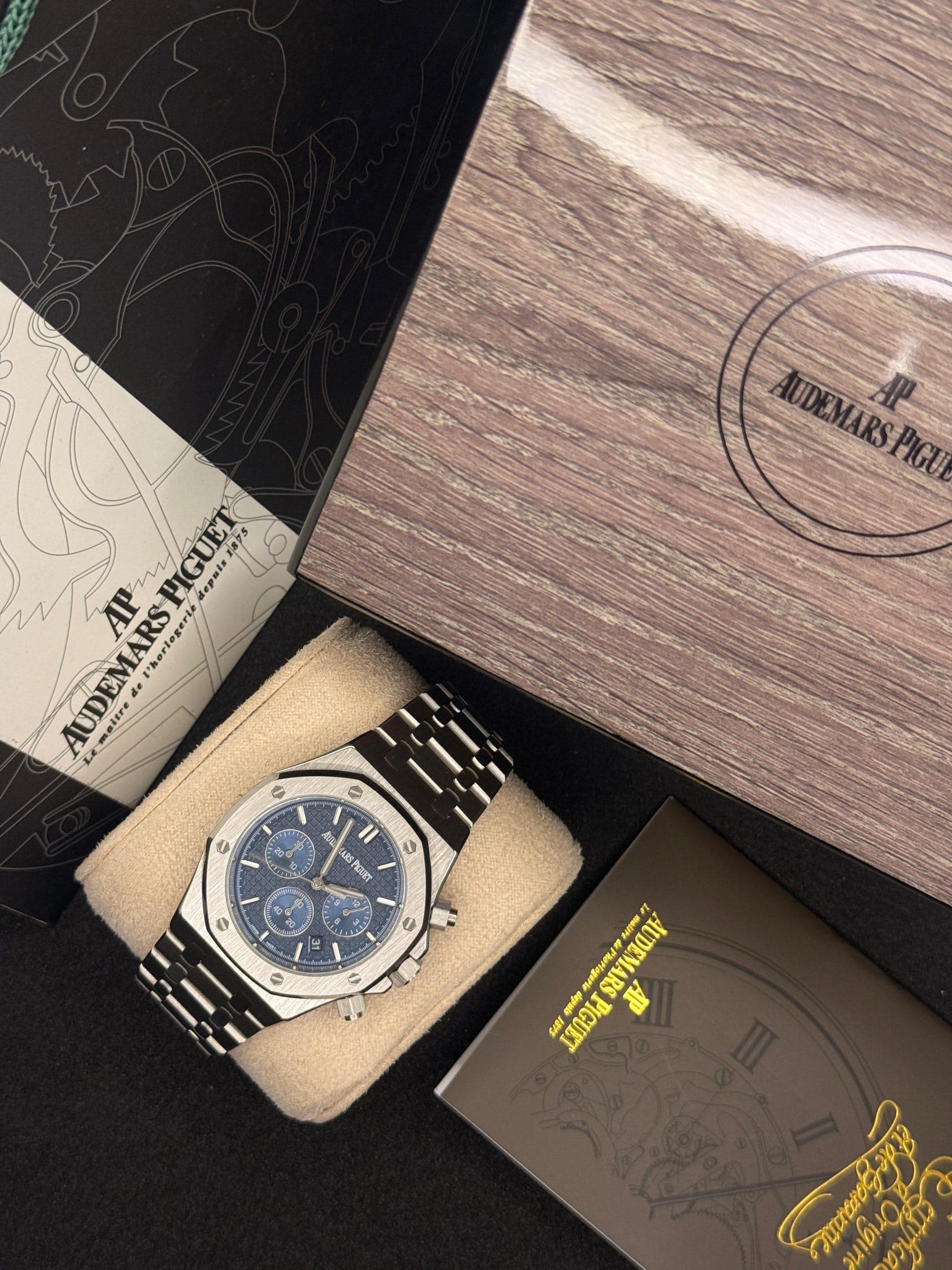 Audemars Piguet Royal Oak Men's Luxury Watch — image 2