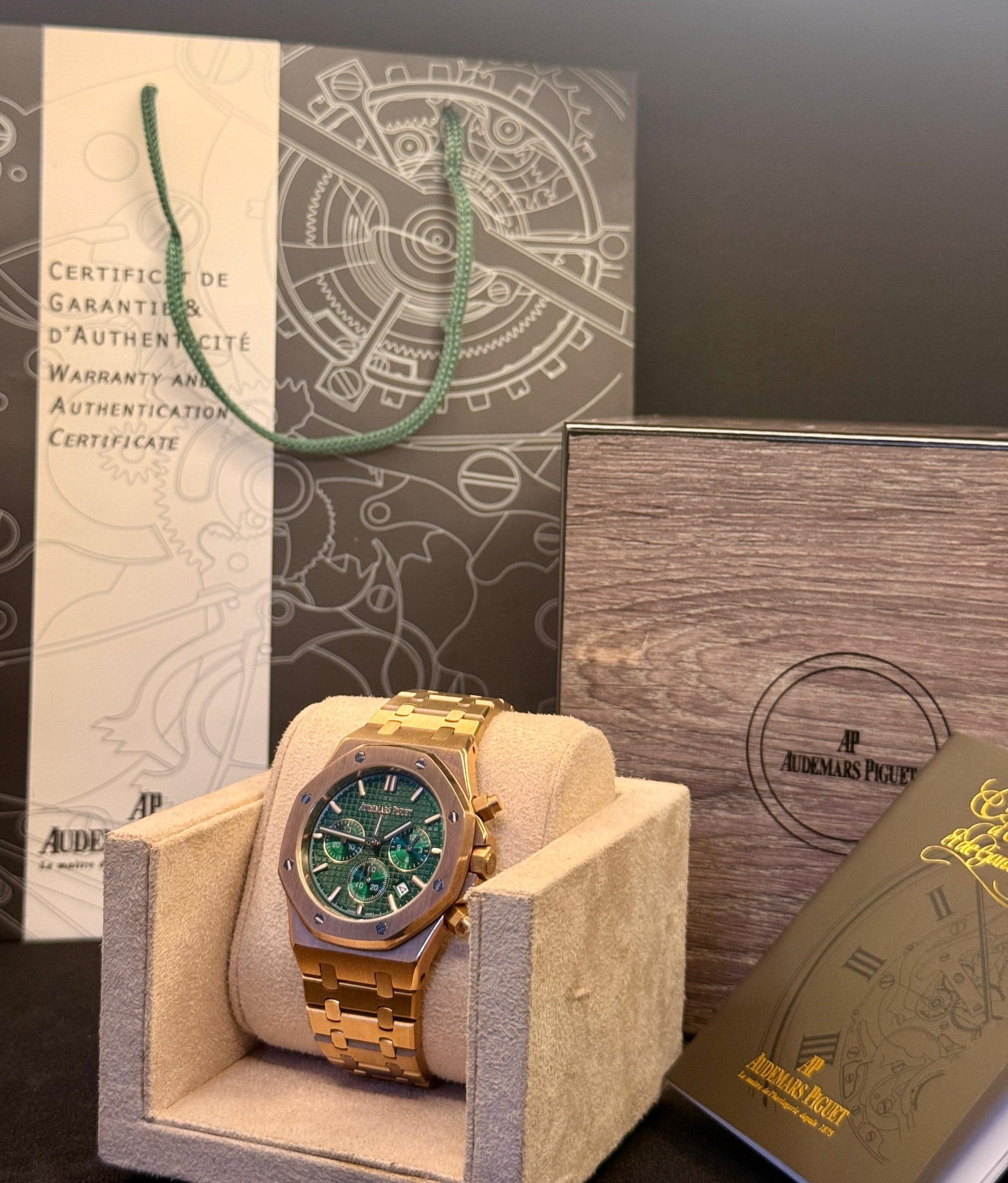 Audemars Piguet Royal Oak Men's Luxury Watch — image 4